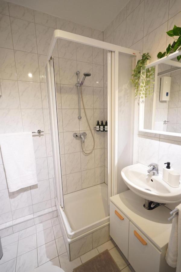 Dein Flughafen Messe Apartment Nahe Duesseldorf 2 ดุยส์บูร์ก ภายนอก รูปภาพ